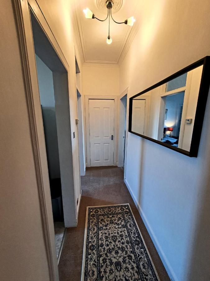 Dumbarton Hillview Apartment Bagian luar foto