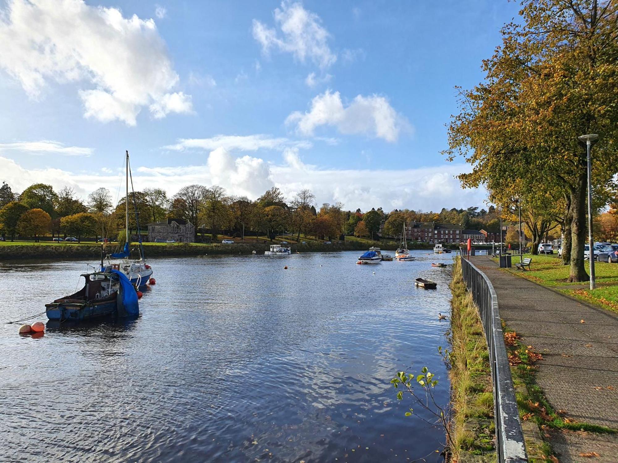 Dumbarton Hillview Apartment Bagian luar foto